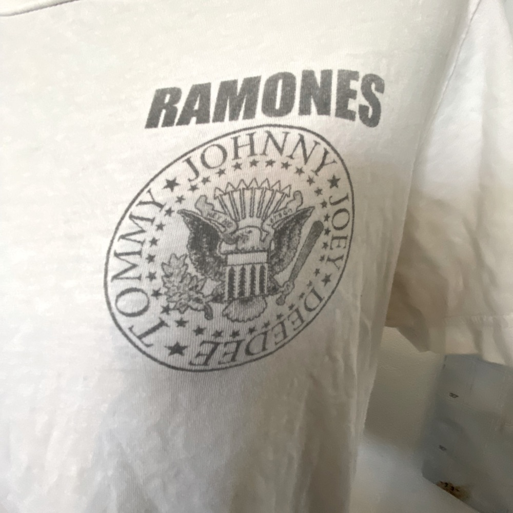 American Eagle RAMONES size M white